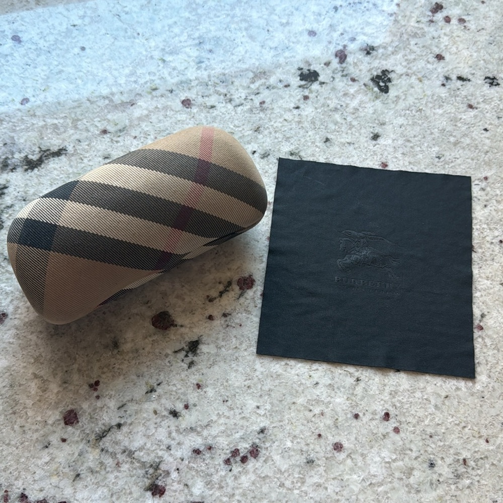 Burberry sunglass case & cloth